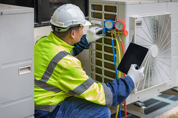 Professional Hvac technician working in Carlock, IL